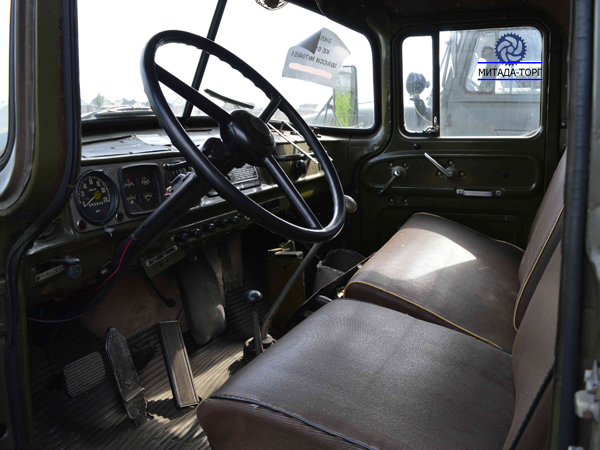 Автомобиль ЗИЛ-131 с кунгом
Нажмите для увеличения Автомобиль ЗИЛ-131 с кунгом